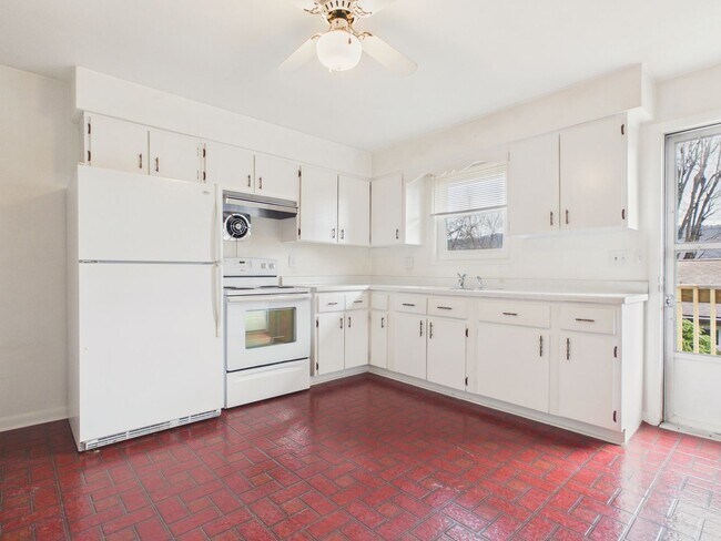 Building Photo - 904 Mount Pleasant Rd