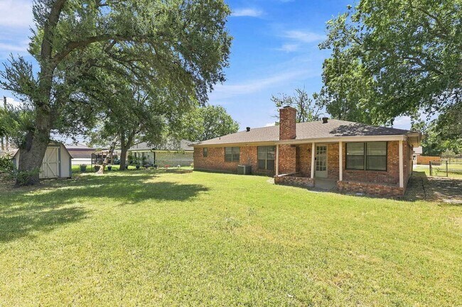Building Photo - 3204 Denbury Dr
