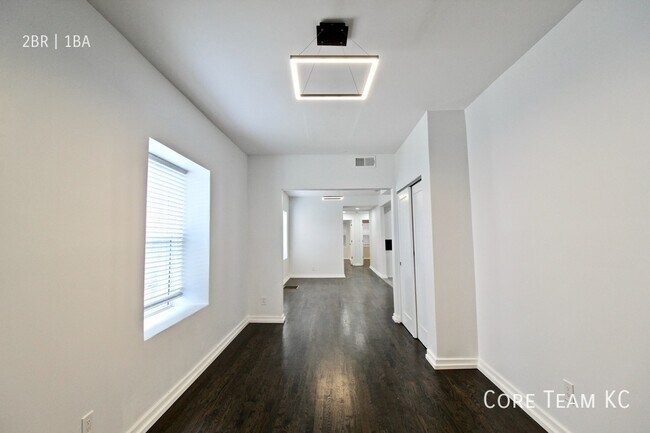 Building Photo - 7 E 38th St