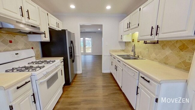 Building Photo - 5622 Darrow Dr