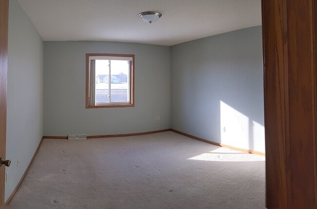 Building Photo - Jennifer Lane