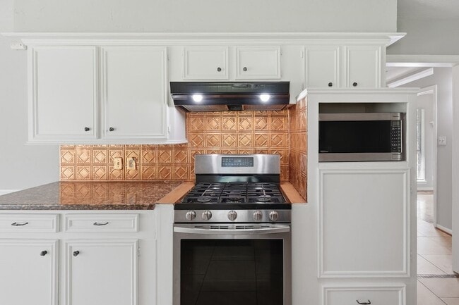 Building Photo - 25611 Timberlane Dr