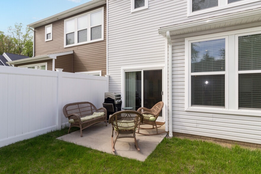Building Photo - 27661 Serviceberry Ct