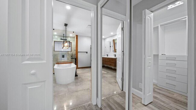 Building Photo - 5831 NW 81st Terrace