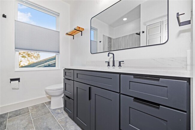 Building Photo - 2727 W Chestnut St