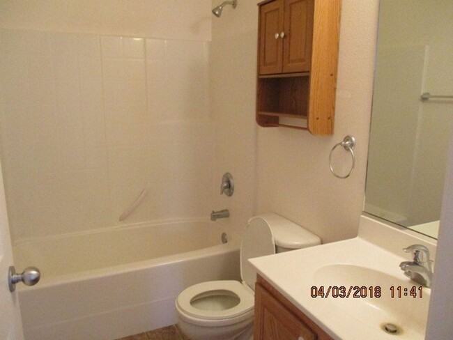 Building Photo - 3 bedroom 2 bath Twin Home - Pets considered!