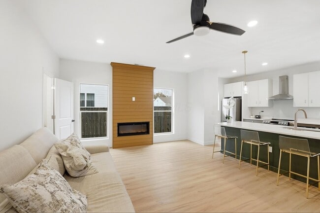 Building Photo - 412 St Clair Ave