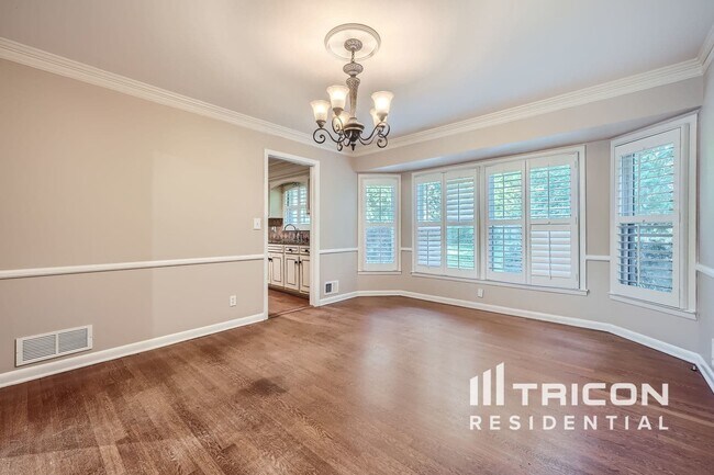 Building Photo - 4475 N Peachtree Rd