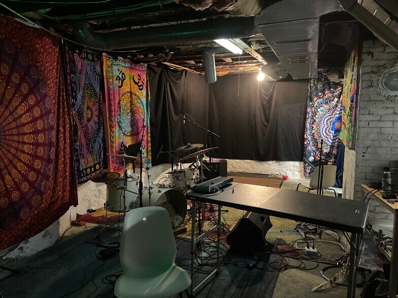 Building Photo - 1 Woodstock Ave