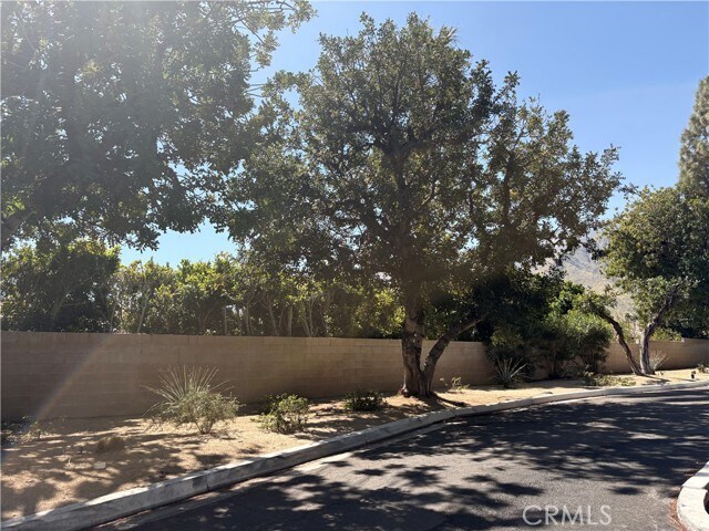 Building Photo - 510 N Villa Ct