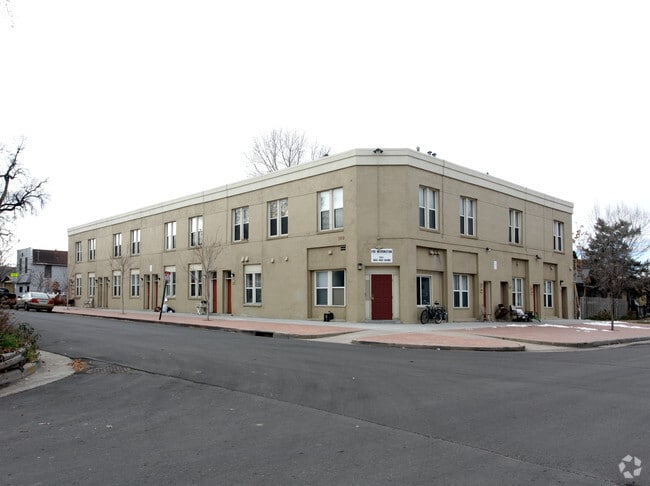 Primary Photo - Fox Street Apartments