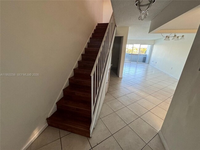 Building Photo - 9351 Fontainebleau Blvd