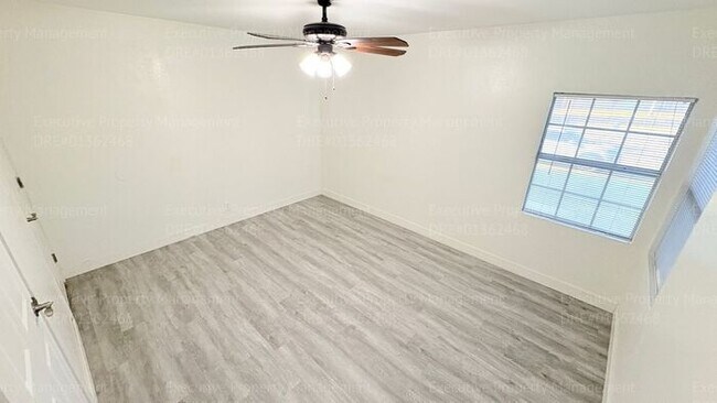 Building Photo - 3 Bedroom 2 bathroom house located near the Kern Medical Hospital, East Bakersfield High, and a s...