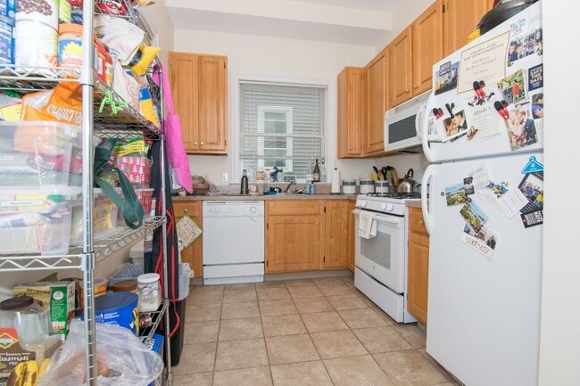 Building Photo - Allston 3 Bed – Hardwood Floors – No Fee – 6/1