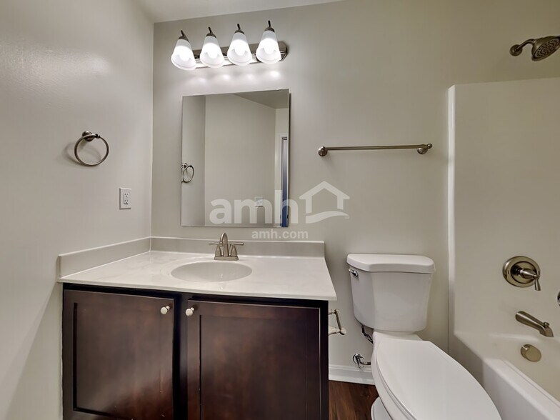 Building Photo - 3260 Blue Springs Dr