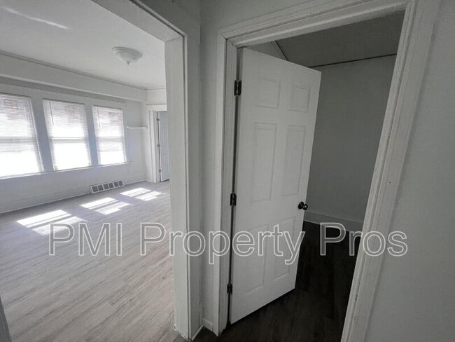 Building Photo - 3284 N 30th St