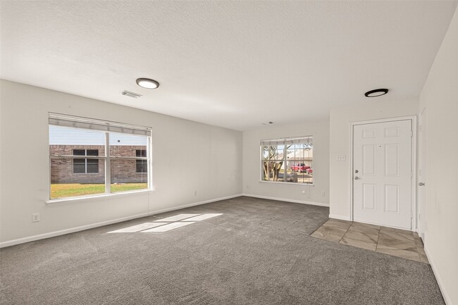 Building Photo - 4719 Silver Spruce Ln