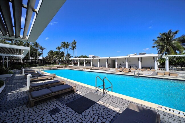 Building Photo - 2020 N Bayshore Dr