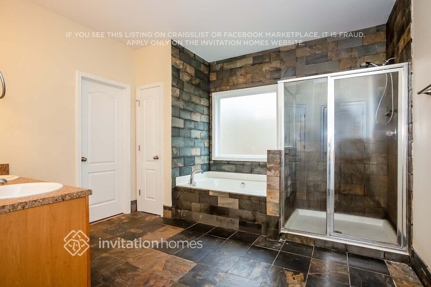 Building Photo - 2420 Brighton Ct