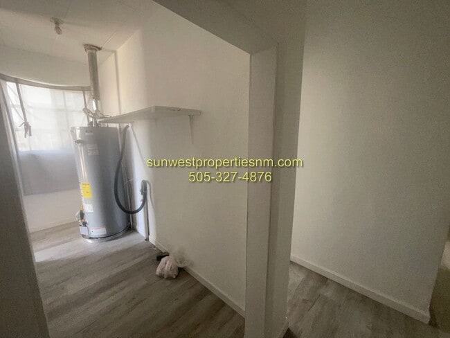 Building Photo - 2 Bedroom, 1 Bath Duplex