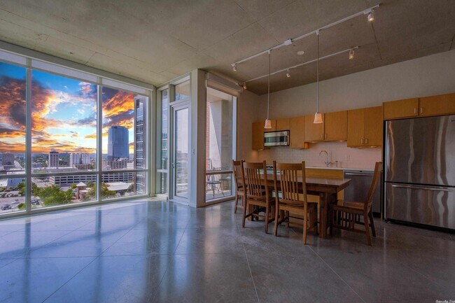 Building Photo - 315 Rock St