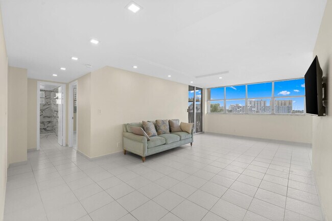 Building Photo - 100 Golden Isles Dr