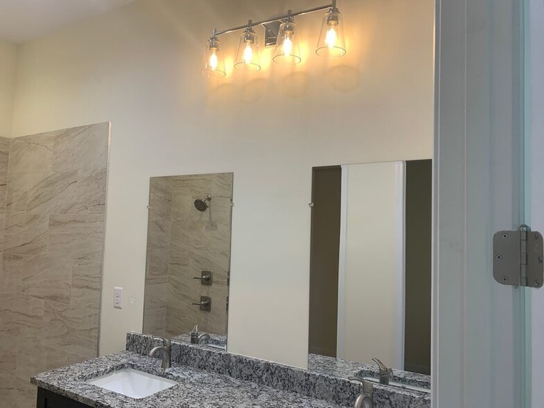 Building Photo - 5871 Collins Rd