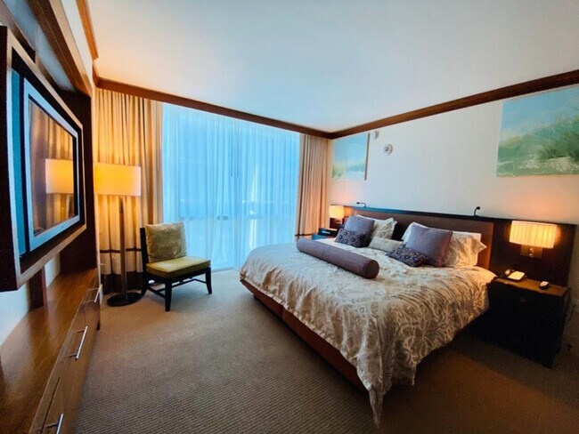 Building Photo - 6801 Collins Ave