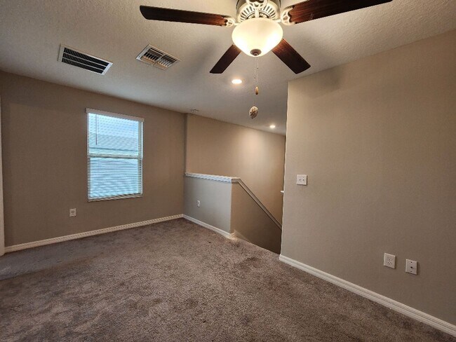 Building Photo - Gorgeous 4-Bedroom, 2.5-Bathroom Home in Riverview