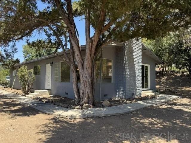 Building Photo - 15077 Adams Dr