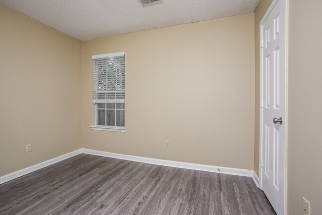 Building Photo - 8207 Cross Point Dr