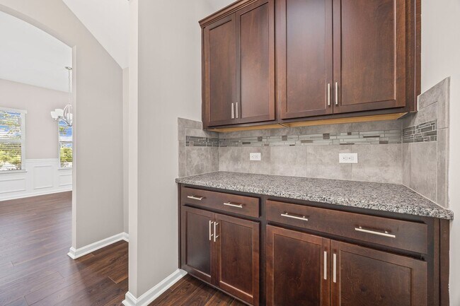 Building Photo - Spectacular 5 Bedrm, 3.5 Bath in the gated...