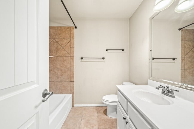 Guest bath - 6405 93rd St