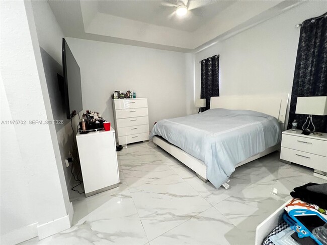 Building Photo - 748 NE 34th Ave