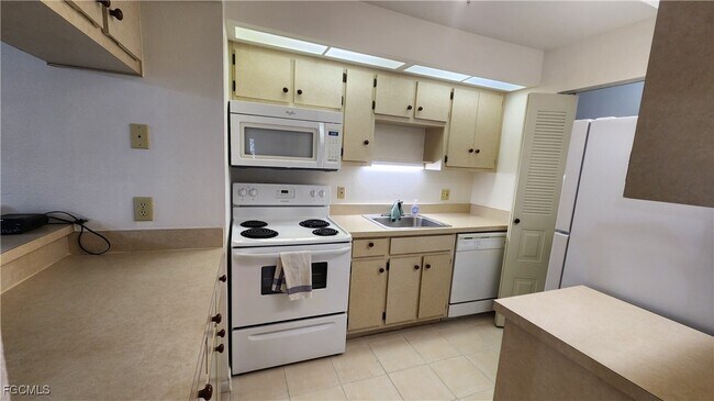 Building Photo - 8151 S Woods Cir