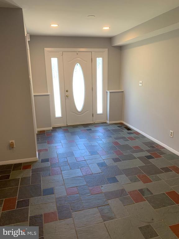 Building Photo - 18 Flanders Ridge Ct