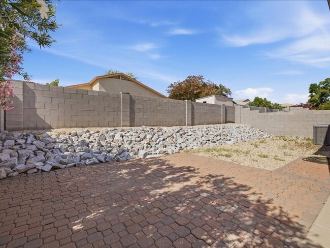 Building Photo - 9909 E Rocky Wash Dr
