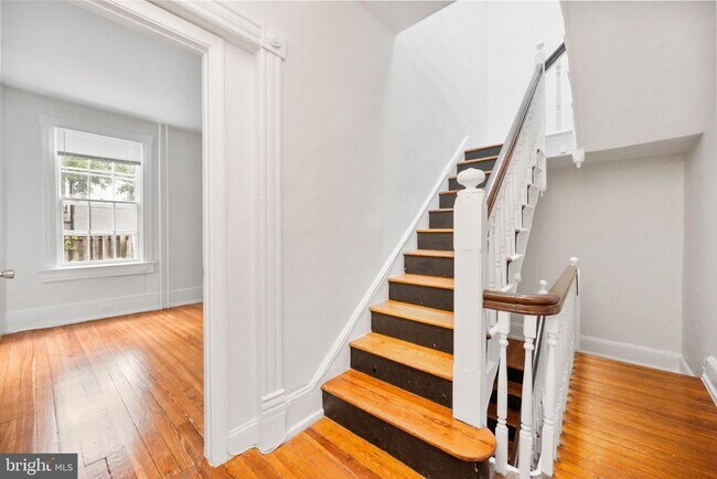 Building Photo - 1530 34th St NW