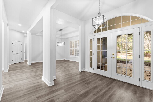 Building Photo - Executive Lakefront in Gainesville - Available NOW