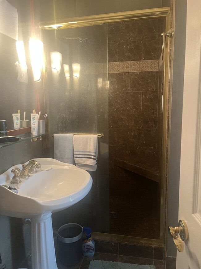 Building Photo - 79 Society St