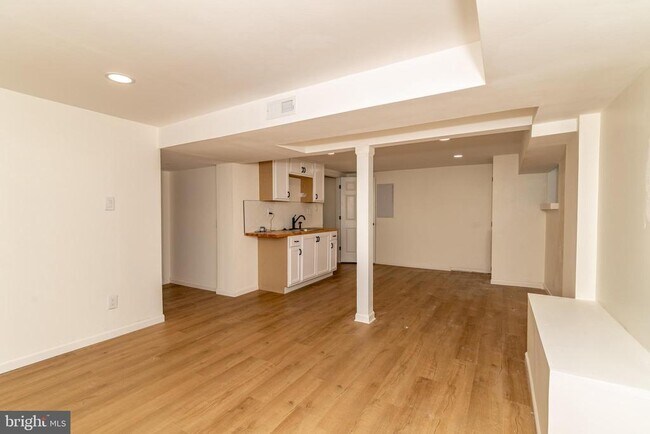 Building Photo - 1800 Lark Ln