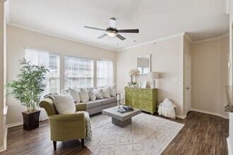 Building Photo - Lincoln at Central Park