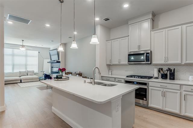 Building Photo - 2837 Troutt Dr