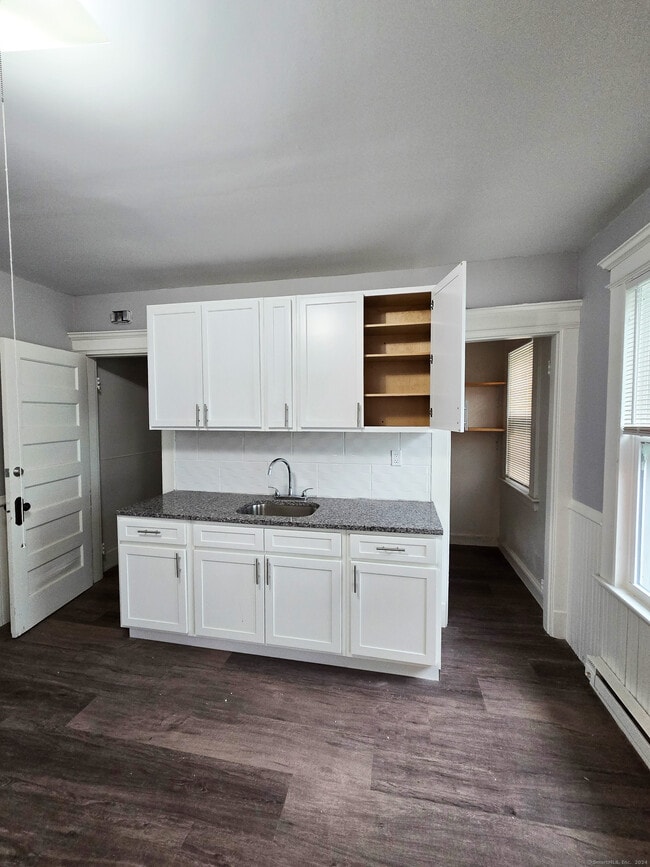 Building Photo - 652 Watertown Ave