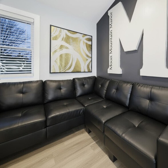 Building Photo - 126 Petrarch Trail