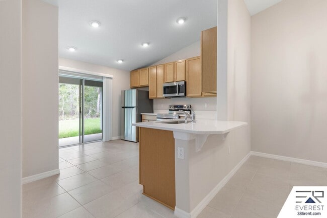 Building Photo - LIKE NEW 3/2/1 TOWNHOUSE IN BEAUTIFUL SEMINOLE WOODS