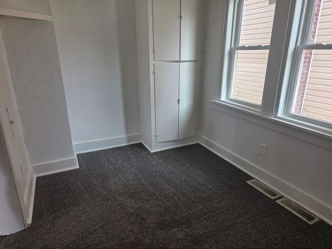 Building Photo - 313 E Ewing Ave