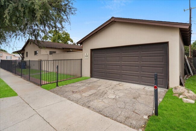 Building Photo - Updated Winnetka 3-Bedroom with Backyard and Detached Garage