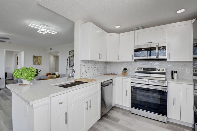 Building Photo - 600 Egret Cir