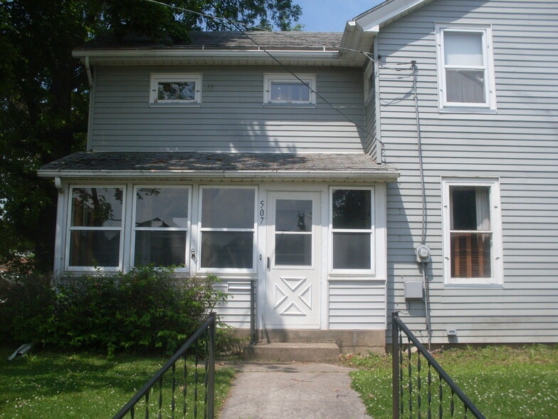 Building Photo - 507A N Division Ave